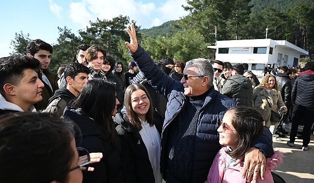Lider Topaloğlu’ndan öğrencilere tepede motivasyon aktifliği