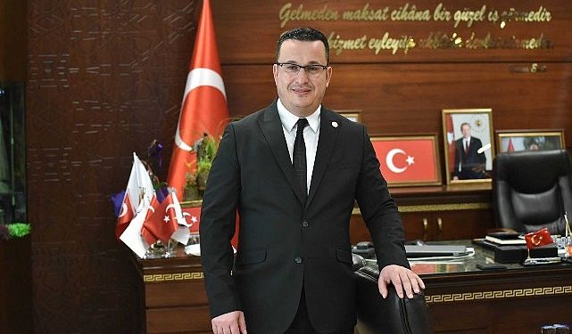 Mustafakemalpaşa Belediye Lideri Mehmet Kanar, Berat Kandili dolasıyla yayınladığı iletiyle tüm İslam âleminin kandilini kutladı