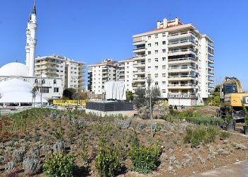 Narlıdere Metrosu çiçek açıyor