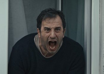 Netflix, Berkun Oya İmzalı Küçük Dizi Kuvvetli Bir Alkış’ın Resmi Fragmanını Paylaştı