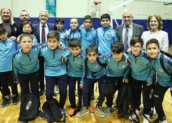 Nilüfer Belediyesi amatör atletlerin yanında