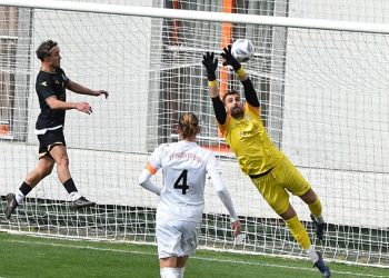 Nilüfer şampiyonluğa koşuyor