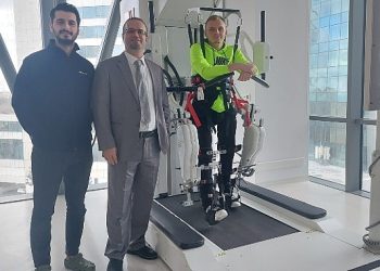 Omurilik Felçli Bosnalı Genç, yürüme umudunu Türkiye’de buldu