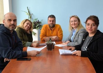 ‘Radyo Ege Kampüs’te öğrenciler radyoculuğunu mutfağında öğreniyor