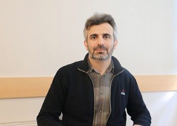 Sanal ortam Türkçe’nin yozlaşmasına neden oldu! Gençlerin ‘tmm’, ‘nbr’, ‘tşk’ ve emojilerle yazışması giderek artıyor!