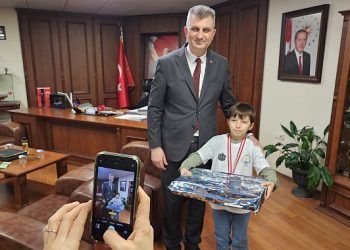 Satrançta Gölcük’ün gururu Lider Sezer’e konuk oldu