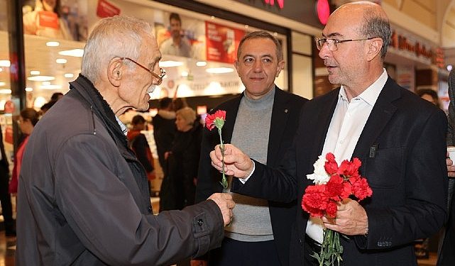 Selçuklu Belediye Lideri Ahmet Pekyatırmacı 31 Mart Lokal Seçimleri kapsamında hafta sonu Selçuklu’nun farklı noktalarındaki alışveriş merkezlerinde vatandaş ve esnaflarla bir ortaya geldi