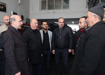 Selçuklu Belediye Lideri Ahmet Pekyatırmacı 31 Mart Mahallî Seçimleri kapsamında Eski Endüstri’de bulunan işyerlerine ziyaret gerçekleştirdi