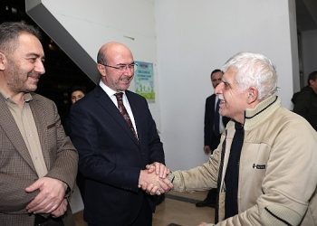 Selçuklu Belediye Lideri Ahmet Pekyatırmacı, Selçuklu İlçe Müftülüğü’nün, Ebubekir Camii’nde düzenlediği Berat Kandili programında ilçe sakinleriyle kandil rahmetine ortak oldu