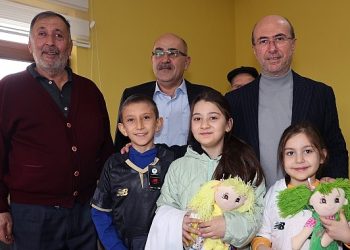 Selçuklu Belediye Lideri Ahmet Pekyatırmacı’nın belediye hizmetlerini yerinde incelediği ve mahalle sakinleriyle bir ortaya geldi