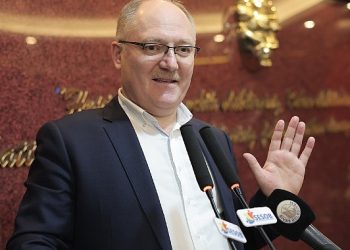 Sivas Belediye Lideri Hilmi Alım dal buluşmaları kapsamında Özel Halk Otobüs İşletmecileri ile bir ortaya gelerek istişarelerde bulundu