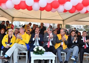 Temel atma merasimi mitinge dönüştü