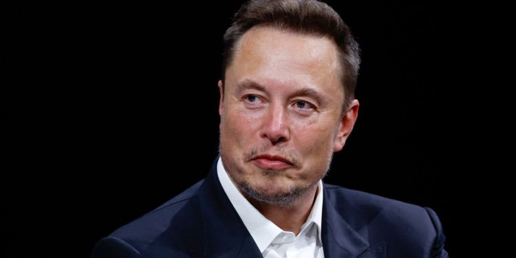 Elon Musk’tan casus uydu ağı