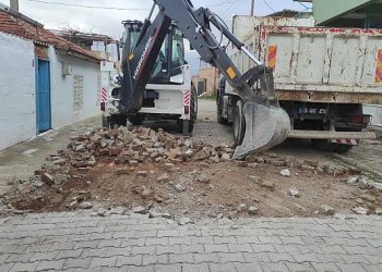 Burhaniye Genelinde Yol Çalışmaları Sürüyor