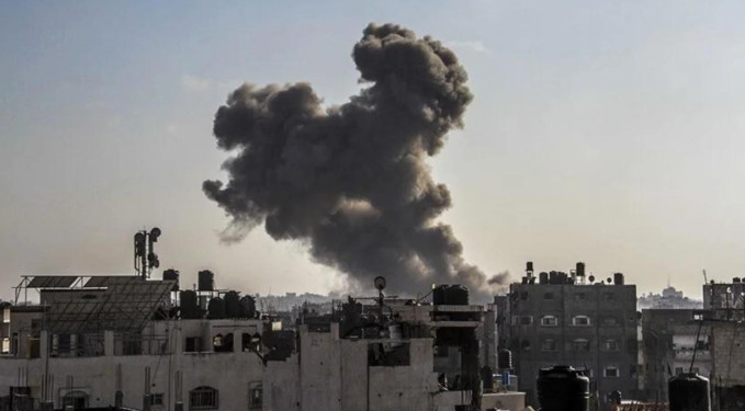 İsrail, Gazze’de belediye binasını hedef aldı