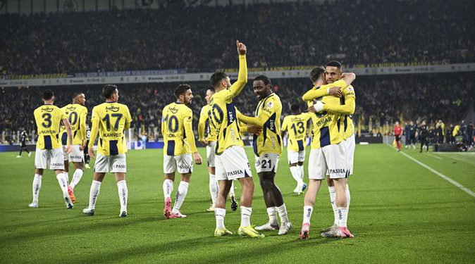Fenerbahçe evinde 3 puanı 3 golle aldı