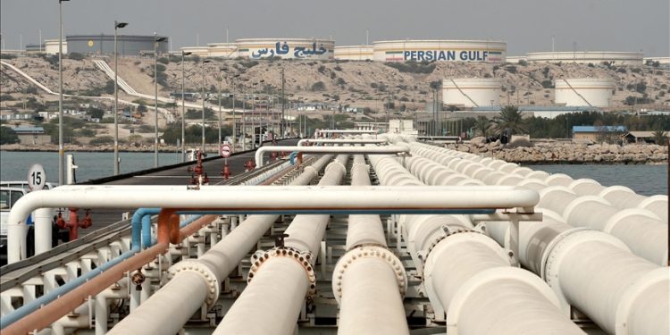 İran petrol hedefini artırdı: Günlük 4 milyon varil