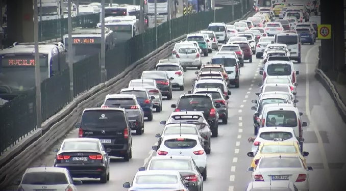 İstanbul’da bayram tatili sonrası trafik çilesi!