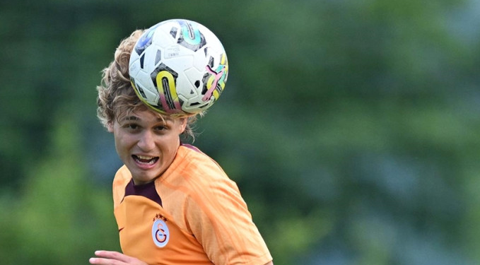 Galatasaray, Efe Akman ile profesyonel sözleşme imzaladı