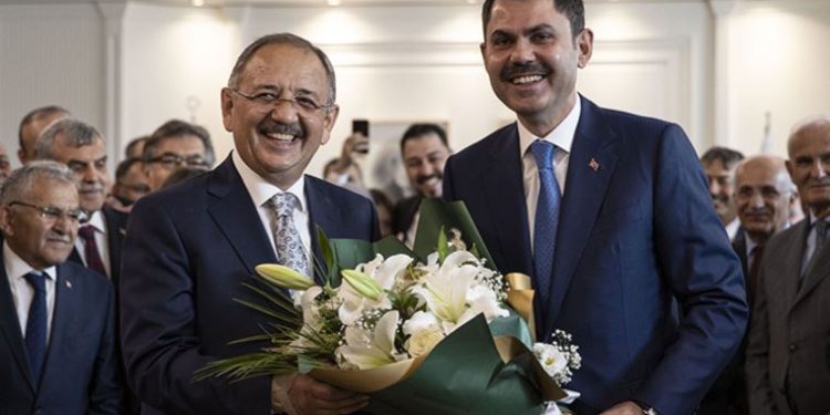 Murat Kurum görevi Mehmet Özhaseki’den devraldı