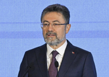 Bakan Yumaklı İzmir yangınındaki son durumu açıkladı