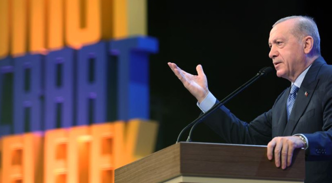 Erdoğan: Kendini yorulmuş hisseden varsa kenara çekilsin