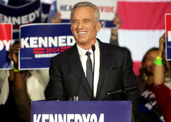 Kennedy o isme desteğini açıklayarak adaylıktan çekildi
