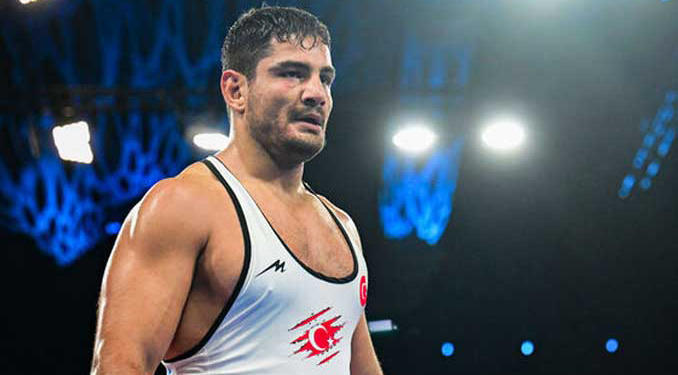 Milli güreşçi Taha Akgül’den bronz madalya