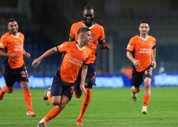 RAMS Başakşehir, Konferans Ligi’nde play-off’a yükseldi!