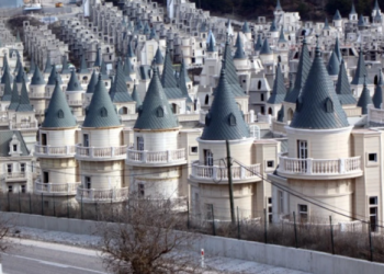 Sarot tarafından yapılan villalar devrediliyor