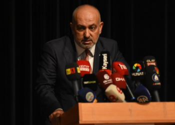 “Aday olmayacağım” diyen Ali Çamlı, tekrar Kayserispor başkanı oldu