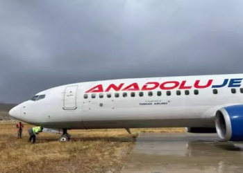 Hakkari’de uçak pistten çıktı, yolcular tahliye edildi