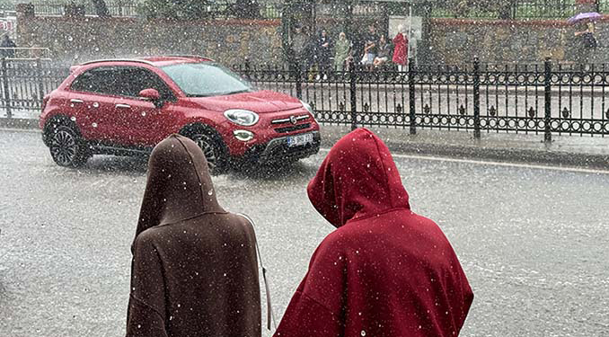 İstanbul’da sağanak yağış etkili oldu