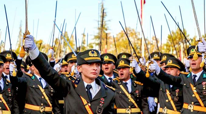 Teğmenlere ‘kılıçlı yemin’ incelemesi