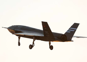 Türkiye’nin ilk insansız savaş uçağı KIZILELMA gökyüzüyle buluştu