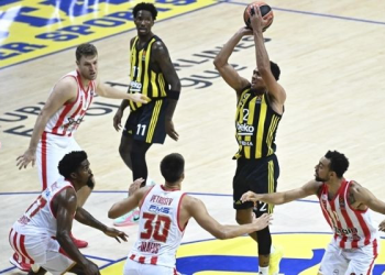 Fenerbahçe Beko-Olympiakos maçı sonrası sinirler gerildi!