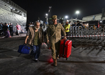 Lübnan’dan tahliye edilen Türk vatandaşları, Mersin’e ulaştı