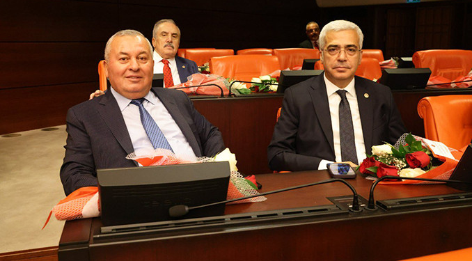 Demokrat Parti’de istifa krizi: İki vekil partiden ayrıldı