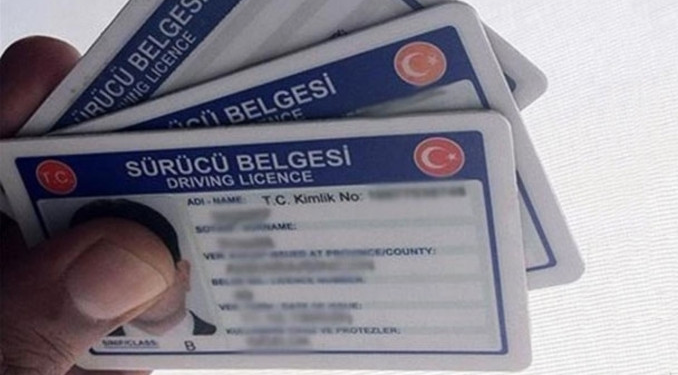 Eski tip ehliyet yenileme süresi uzatıldı