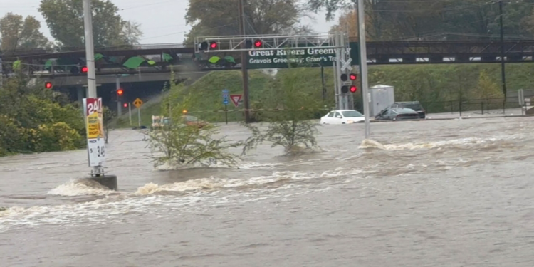 Missouri’de sel felaketi: İkisi sandık görevlisi beş kişi öldü
