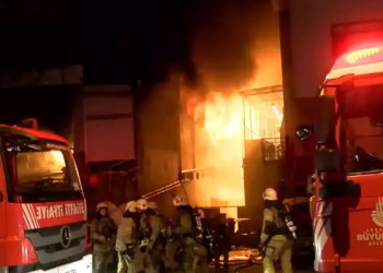 Plastik malzeme fabrikasında yangın