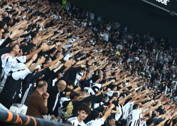 Beşiktaş, Fenerbahçe derbisi biletlerinde indirime gitti