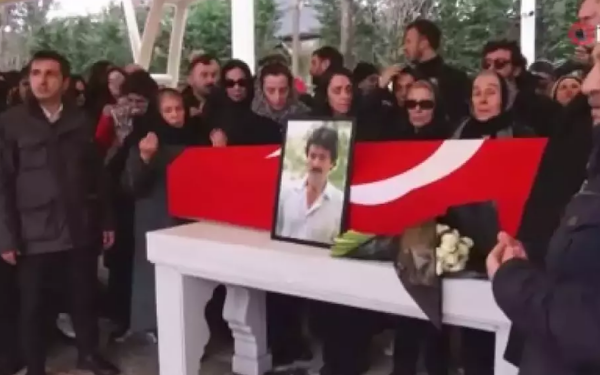 Ferdi Tayfur’un tabutu başında kavga