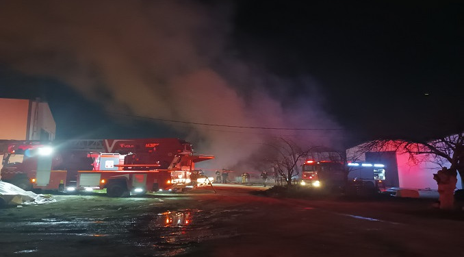 Bursa’da ses sistemi fabrikasında yangın