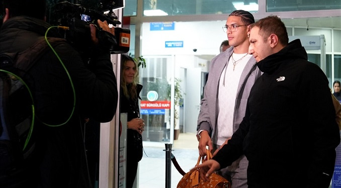 Diego Carlos, Fenerbahçe için İstanbul’a geldi