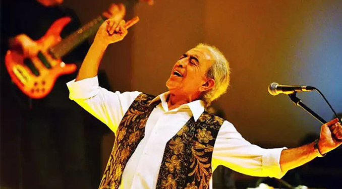 Edip Akbayram yoğun bakıma alındı