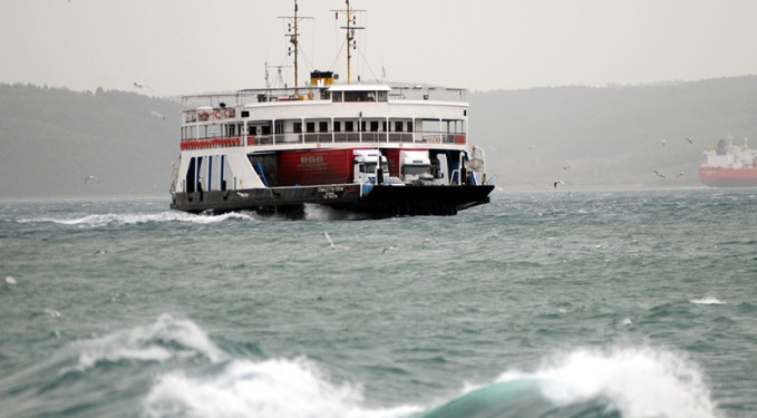 Kuzey Ege’de bazı feribot seferleri iptal edildi