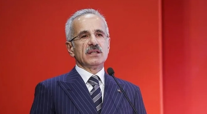 Bakan Uraloğlu’ndan sosyal medya açıklaması: 16 yaş altına kısıtlama geliyor