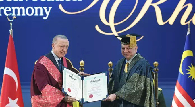 Erdoğan’a Malezya’da fahri doktora verildi