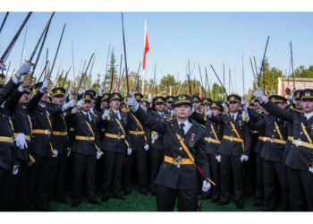İhraç edilen Atatürkçü Teğmen Eroğlu’ndan TSK’ya dönüş davası